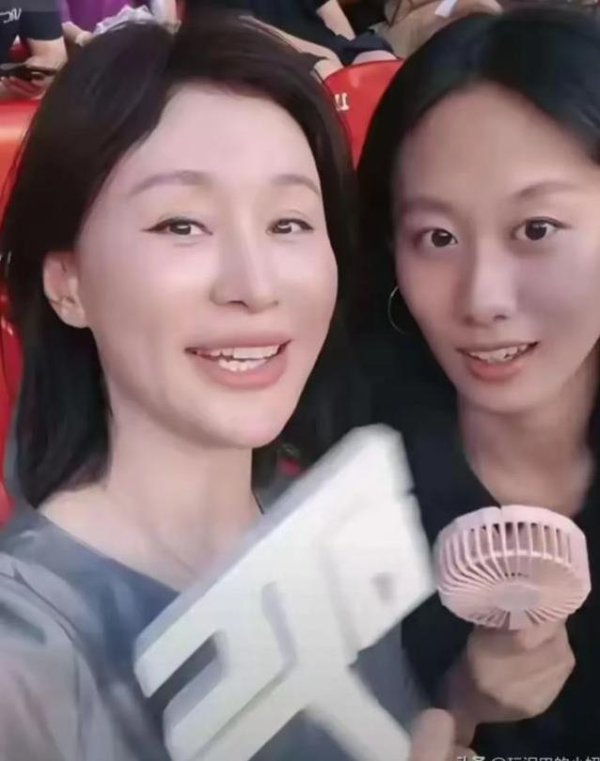 每日配资平台 明星夫妇陪考三年租老破小，高考路逆流而上，女儿成绩如何？